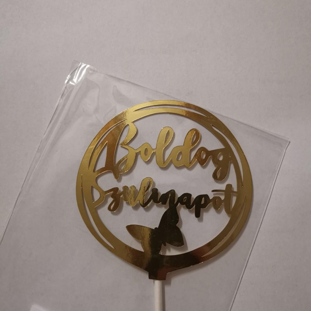 Boldog születésnapot arany pillangós]