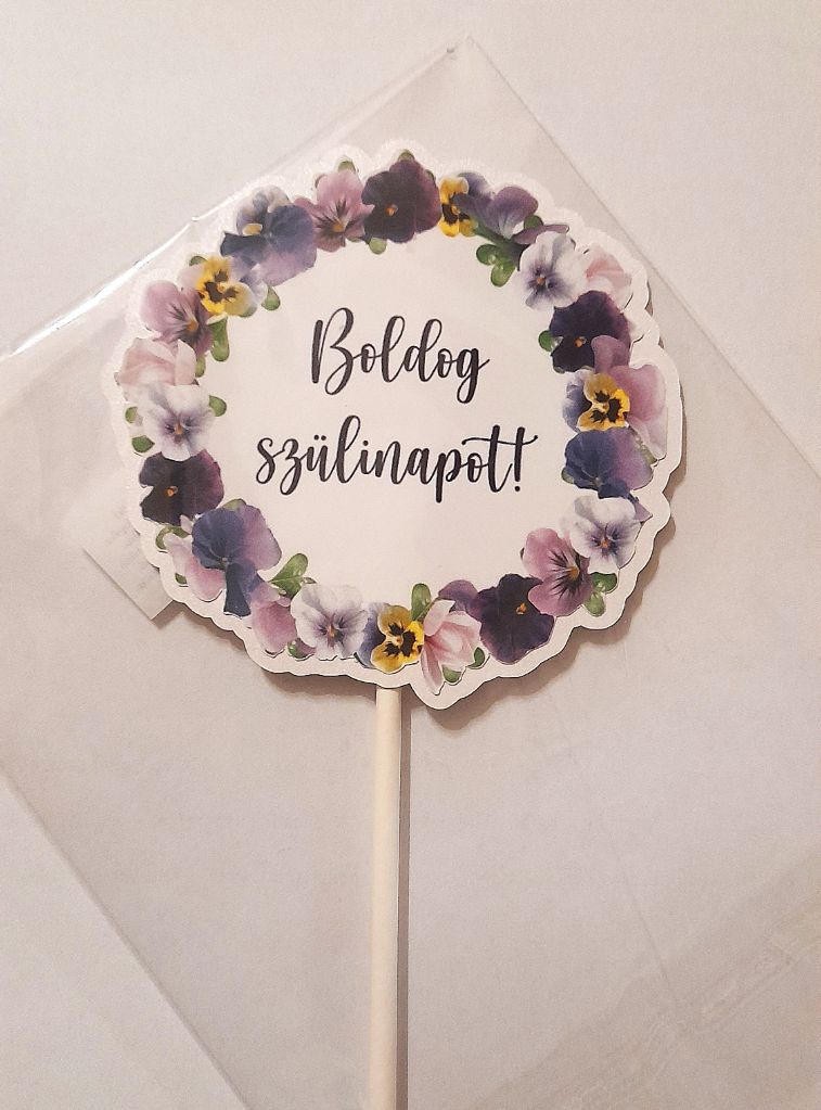 Boldog szülinapot árvácskás]